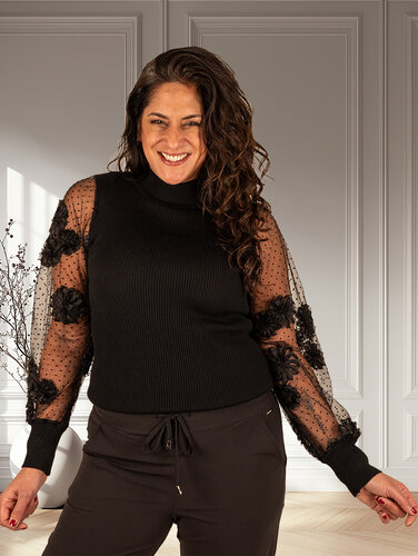 Zwarte trui mesh bloemenmouw