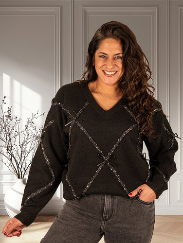 Zwarte trui met strikjes en glitter