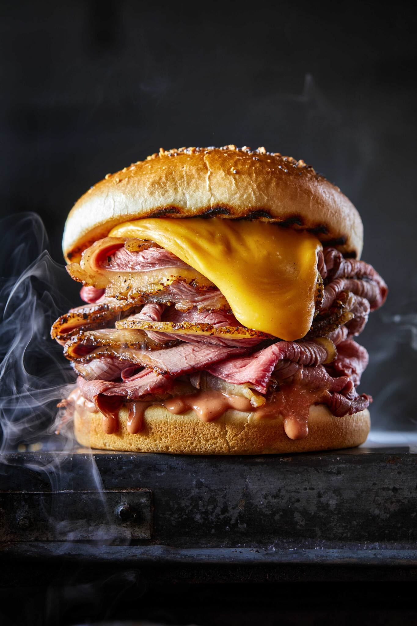 ROAST BEEF & CHEDDAR SANDWICH uit het boek BBQ SNACK ATTACK door Jord Althzuien 