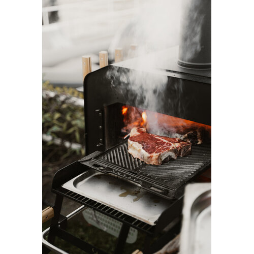 Vonken Vonken – Grill & Roast Tool met lekbak voor Urban houtgestookte oven Vonken Vonken – Grill & Roast Tool met lekbak voor Urban houtgestookte oven