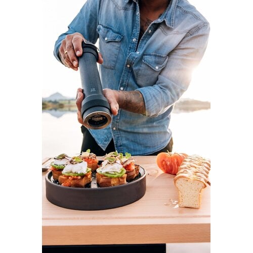 Big Green Egg Peugeot BBQ Pepermolen Graphite 30 cm met LED-verlichting & u'Select Big Green Egg Peugeot BBQ Pepermolen Graphite 30 cm met LED-verlichting & u'Select