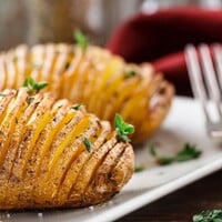 Hasselback aardappels van de BBQ