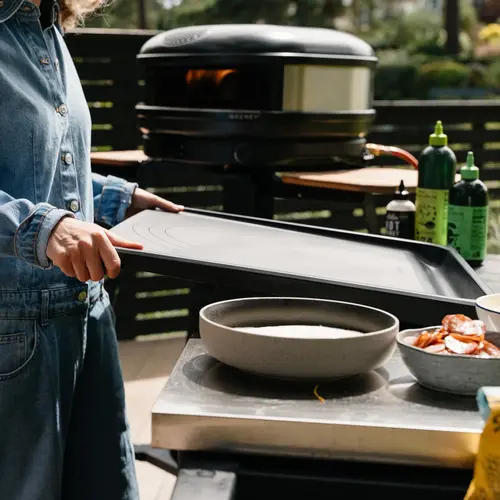Gozney Gozney Pizza Prep Board – Antikleef Pizzawerkblad met Bloemopvang en Maataanduiding Gozney Gozney Pizza Prep Board – Antikleef Pizzawerkblad met Bloemopvang en Maataanduiding