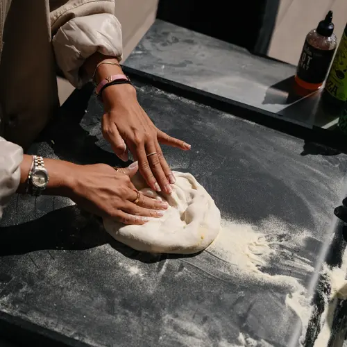 Gozney Gozney Pizza Prep Board – Antikleef Pizzawerkblad met Bloemopvang en Maataanduiding Gozney Gozney Pizza Prep Board – Antikleef Pizzawerkblad met Bloemopvang en Maataanduiding