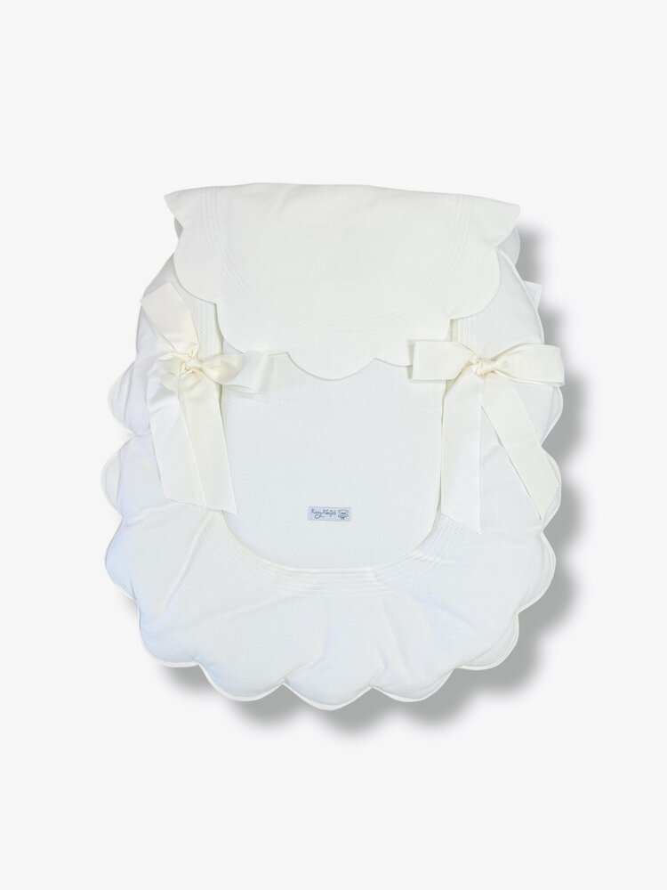 Rosy Fuentes Rosy Fuentes Scalloped Edge Pram Cover