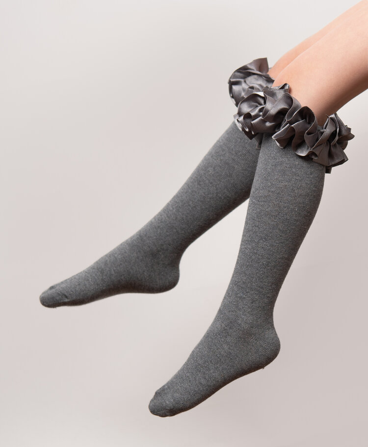 Caramelo BTS26 Ruffle Knee High Socks - 044918