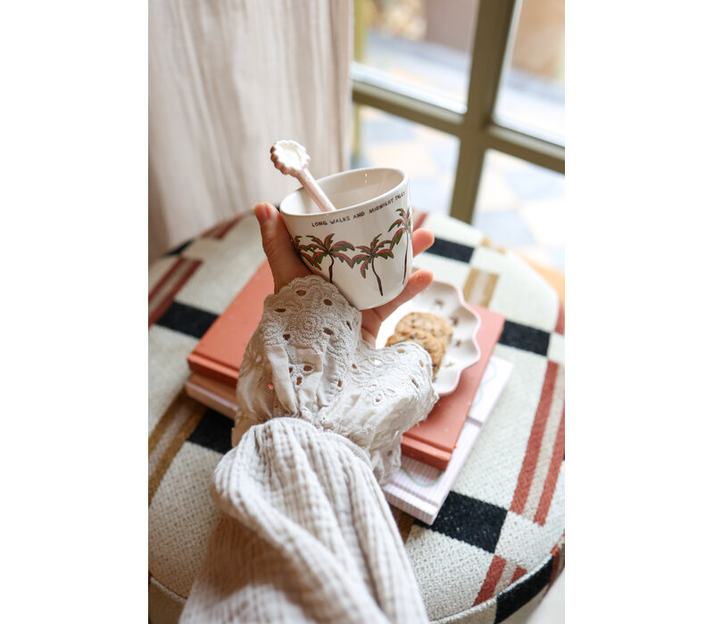 Cup Palmtrees and Midnight Talks