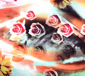 100% Viscose Digitaal Print Gerbera en Rozen Rood 100% Viscose Digitaal Print Gerbera en Rozen Rood