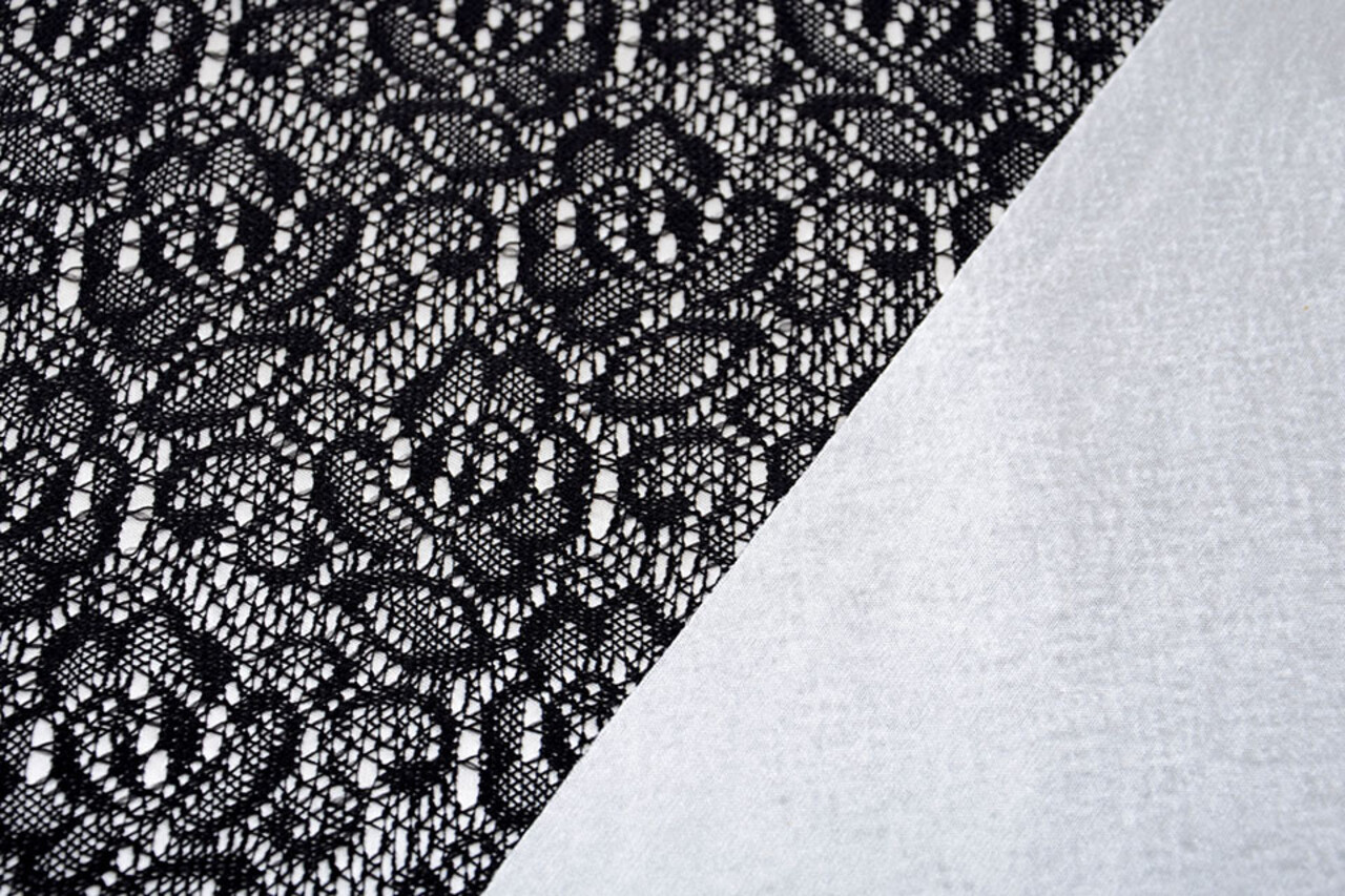 Pizzo su Charmeuse Argento