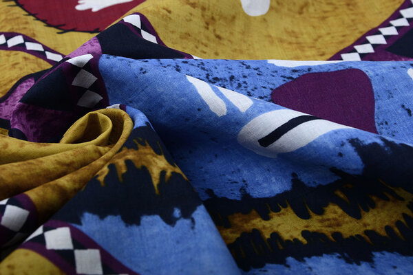 Batik Motiv Ocker Blau Lila