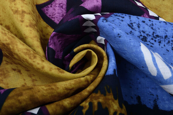 Batik Motiv Ocker Blau Lila