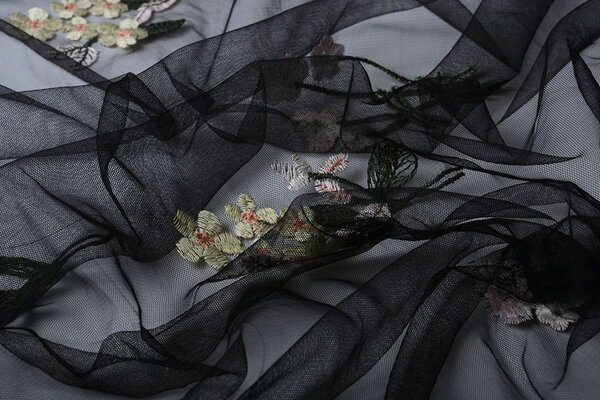 Mesh Geborduurd Isabella