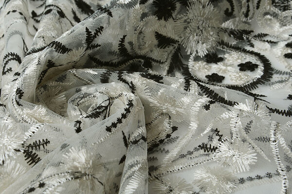 Mesh Geborduurd Victoria Creme Zwart Mesh Geborduurd Victoria Creme Zwart