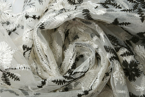 Mesh Geborduurd Victoria Creme Zwart Mesh Geborduurd Victoria Creme Zwart