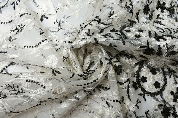 Mesh Geborduurd Victoria Creme Zwart Mesh Geborduurd Victoria Creme Zwart