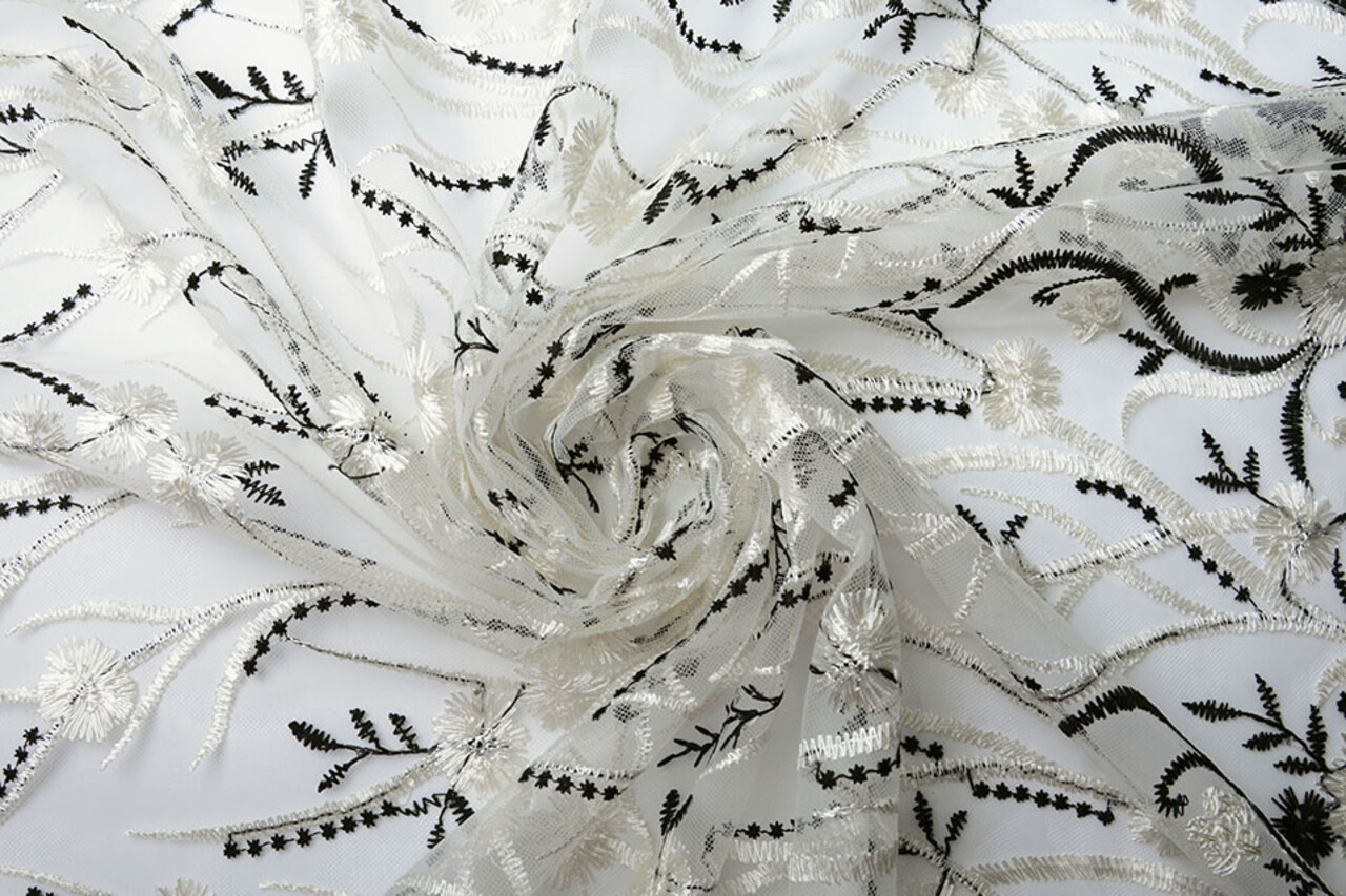 Mesh Geborduurd Victoria Creme Zwart Mesh Geborduurd Victoria Creme Zwart