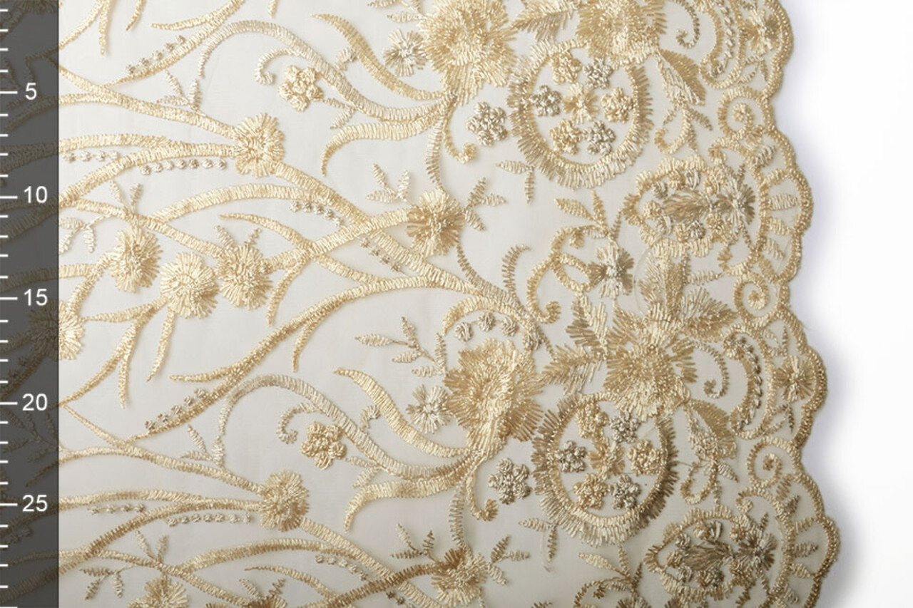 Mesh Geborduurd Victoria Licht Goud