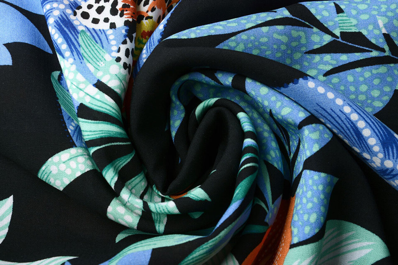 100% Viscose Flores Hawaianas Zwart