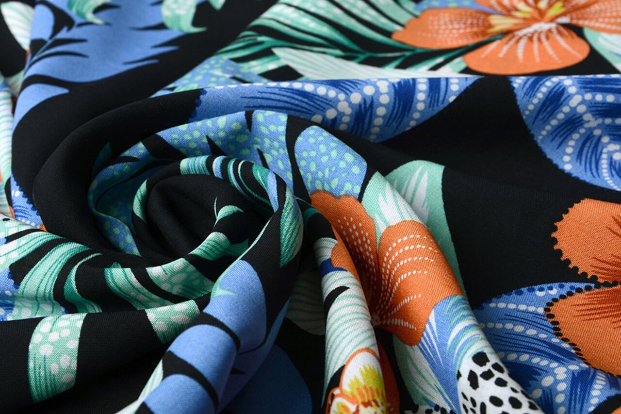 100% Viscose Flores Hawaianas Black