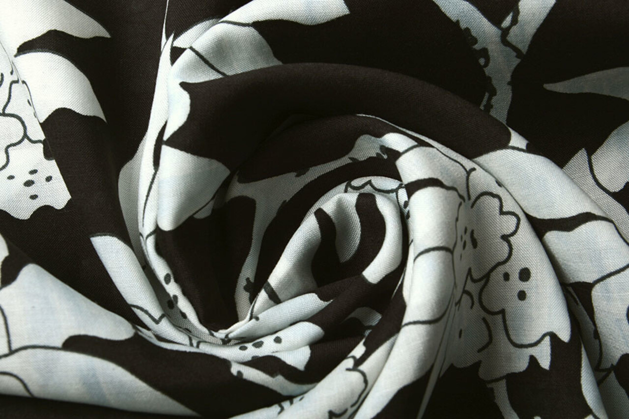 100% Viscose Laurie Black - White 100% Viscose Laurie Black - White