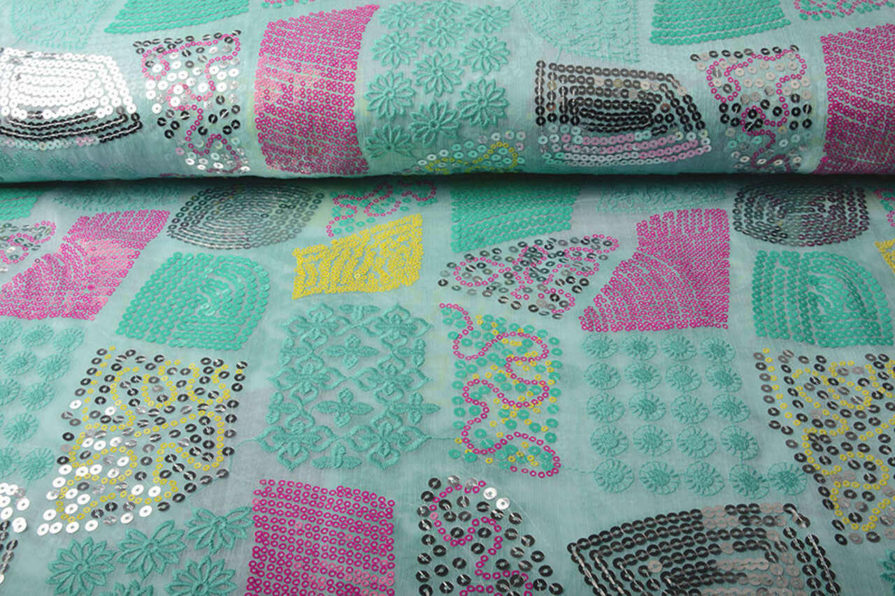 Gestickte Pailletten auf Chiffon Maya Minze