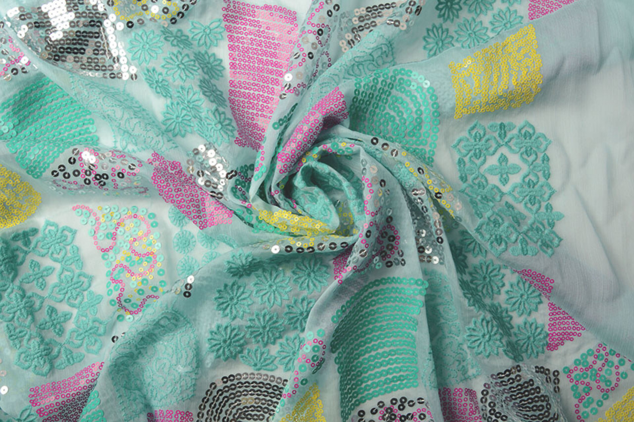Geborduurde Pailletten op Chiffon Maya Mint