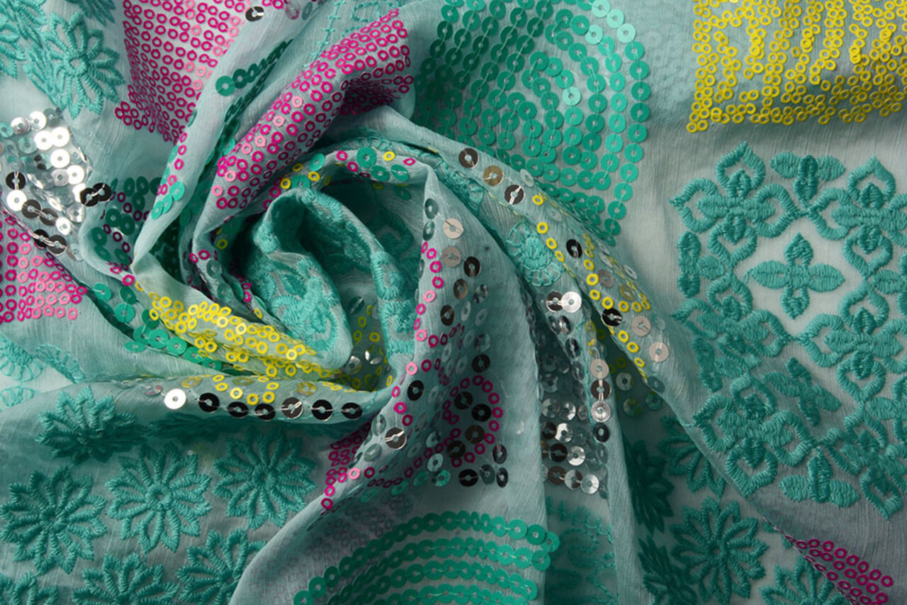 Geborduurde Pailletten op Chiffon Maya Mint