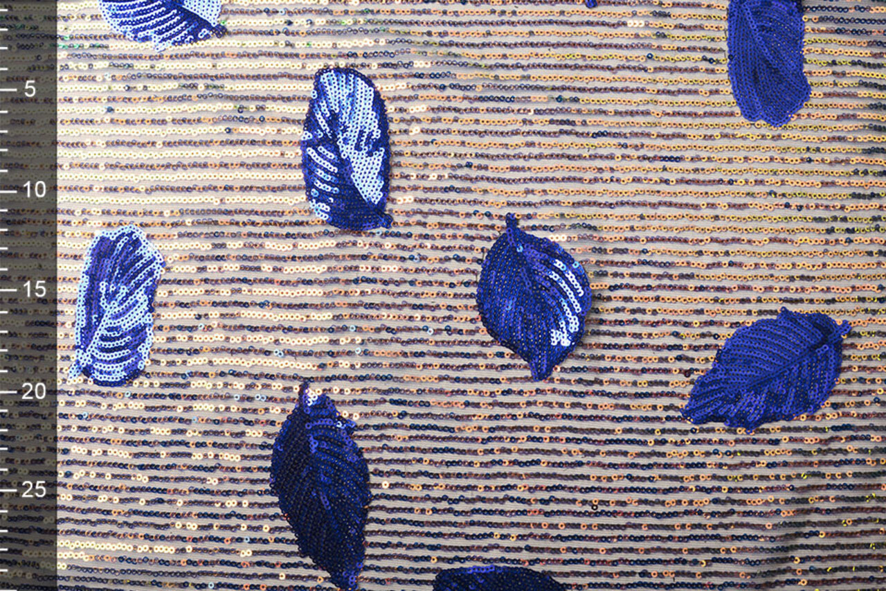 Lentejuelas sobre Malla Plumas Azul