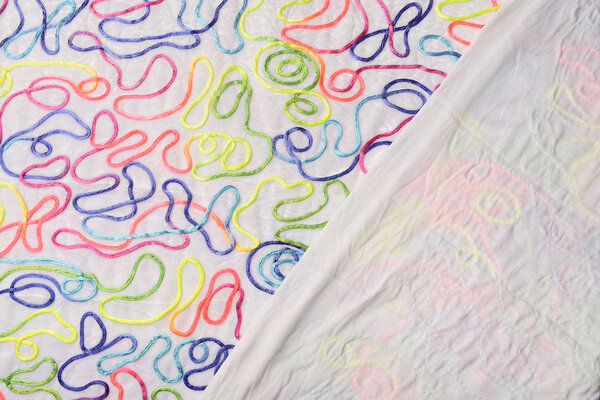 Samtstoff Weiß mit Mehrfarbiger Kabel Samtstoff Weiß mit Mehrfarbiger Kabel