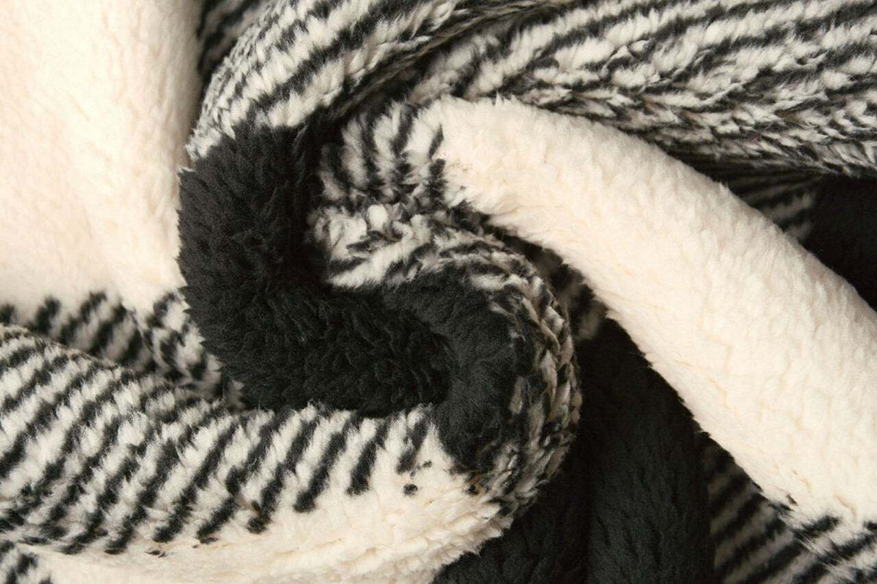 Curly Teddy Large Checkered Creme Black