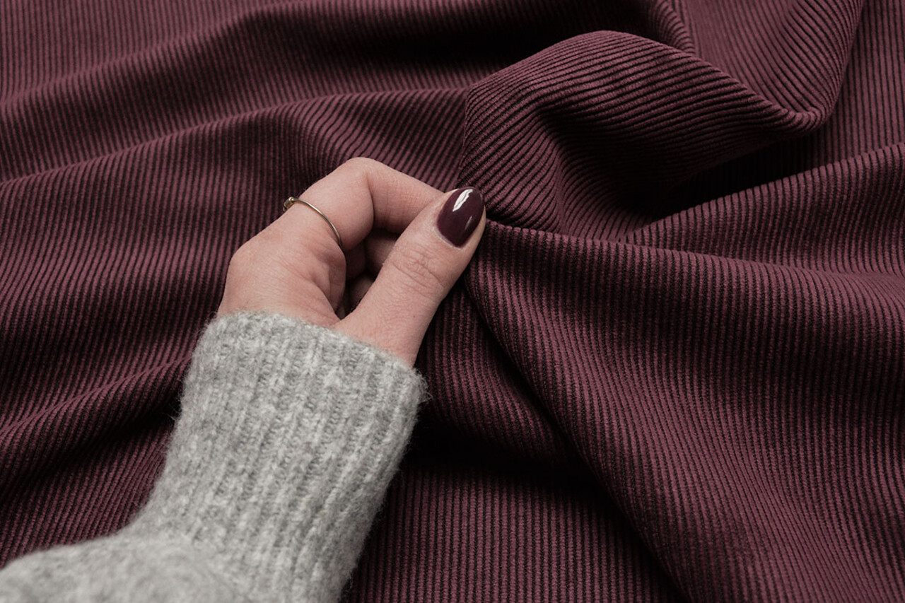 12 W Cordstoff Bordeaux 12 W Cordstoff Bordeaux