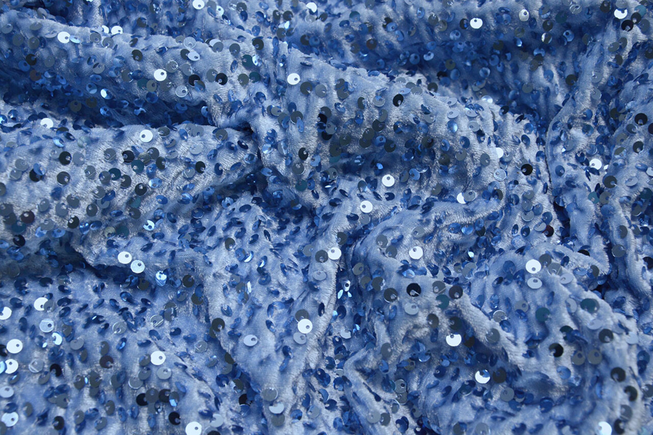 Pailletten auf Samt Hellblau