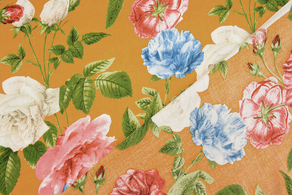 100% Viscose Sophia Vlinder op Rozen Oker 100% Viscose Sophia Vlinder op Rozen Oker