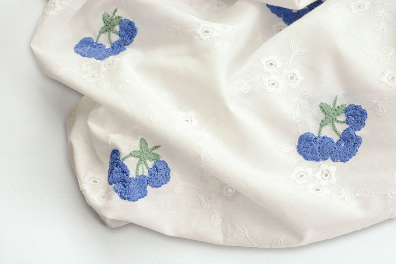 Broderie Katoen Bloem Kaylee Blauw Broderie Katoen Bloem Kaylee Blauw