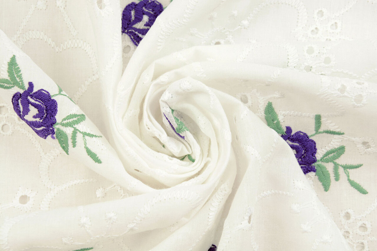 Broderie Katoen Roosjes Paars Broderie Katoen Roosjes Paars