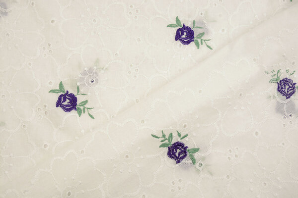 Broderie Katoen Roosjes Paars Broderie Katoen Roosjes Paars