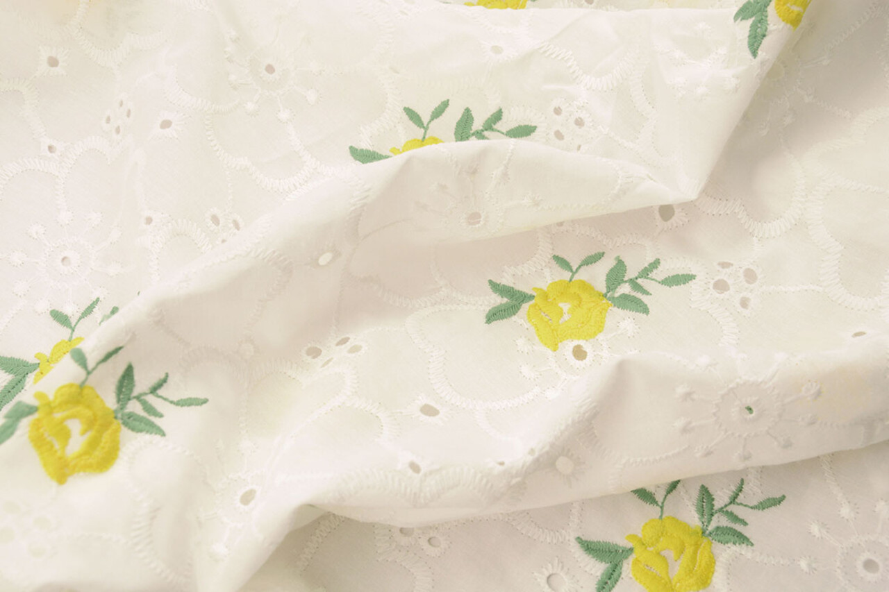 Broderie Katoen Roosjes Geel