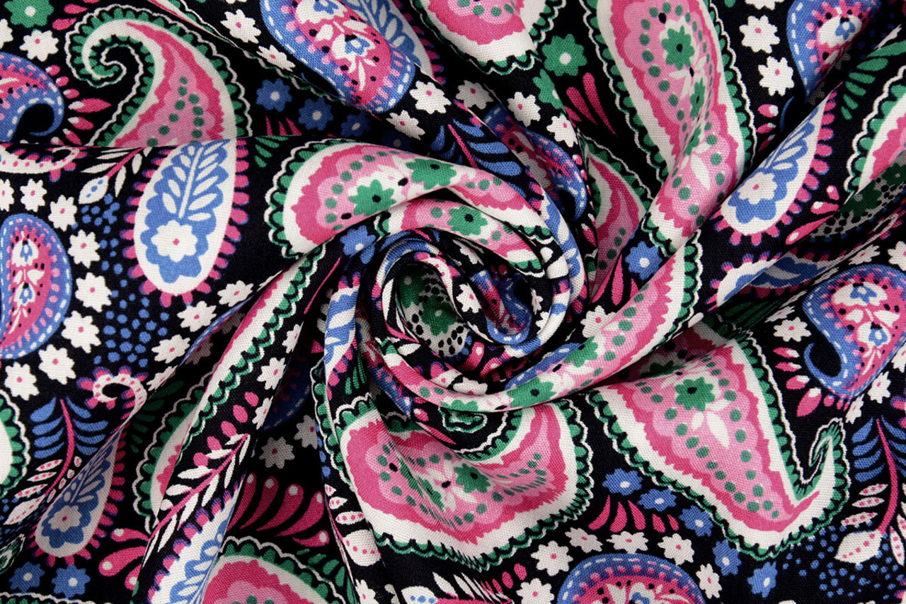 100% Viscosa Yingi Paisley Nero Rosa 100% Viscosa Yingi Paisley Nero Rosa