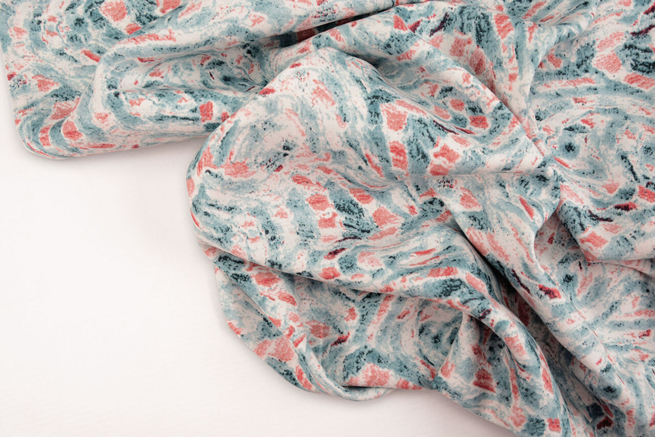 100% Viscose Xiporo Blue Red