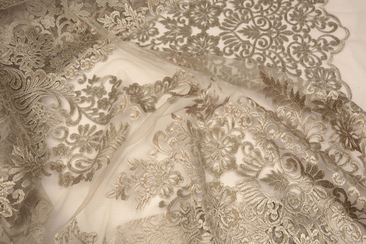 Mesh Geborduurd Alice Taupe