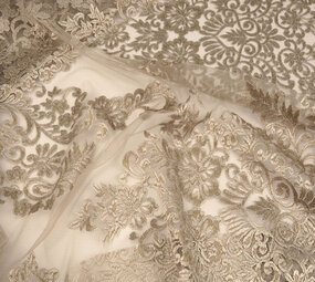 Mesh Geborduurd Alice Taupe