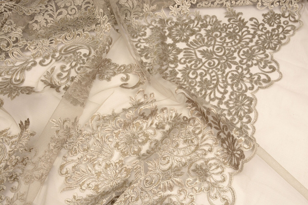 Mesh Geborduurd Alice Taupe