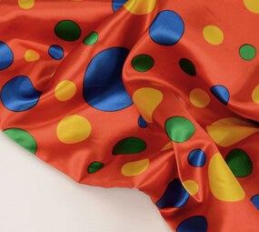 Poly Satijn Bedrukt Clown Stippen Rood Poly Satijn Bedrukt Clown Stippen Rood