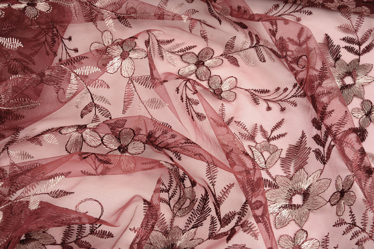 Mesh Geborduurd Adele Bordeaux