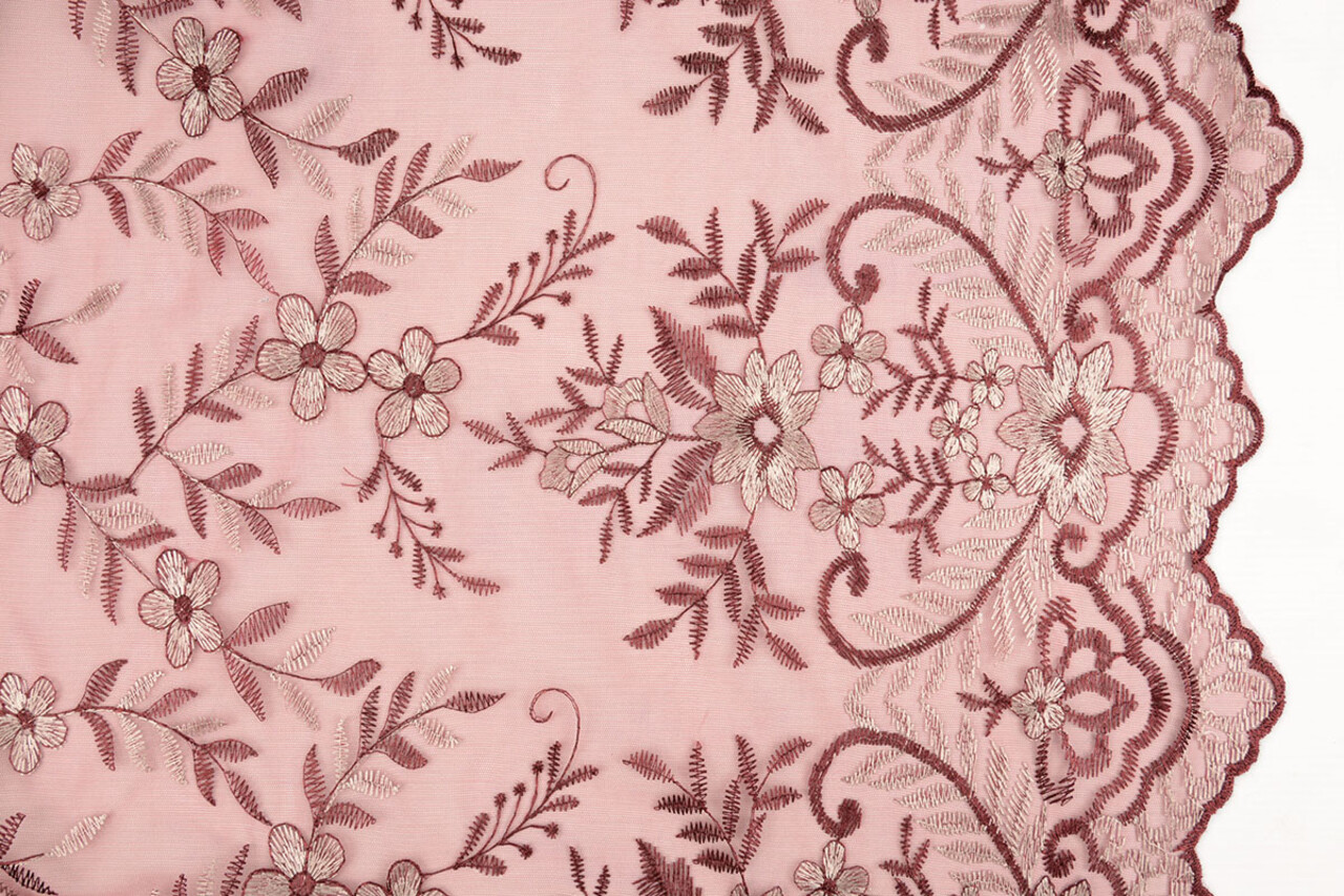 Mesh Geborduurd Adele Bordeaux