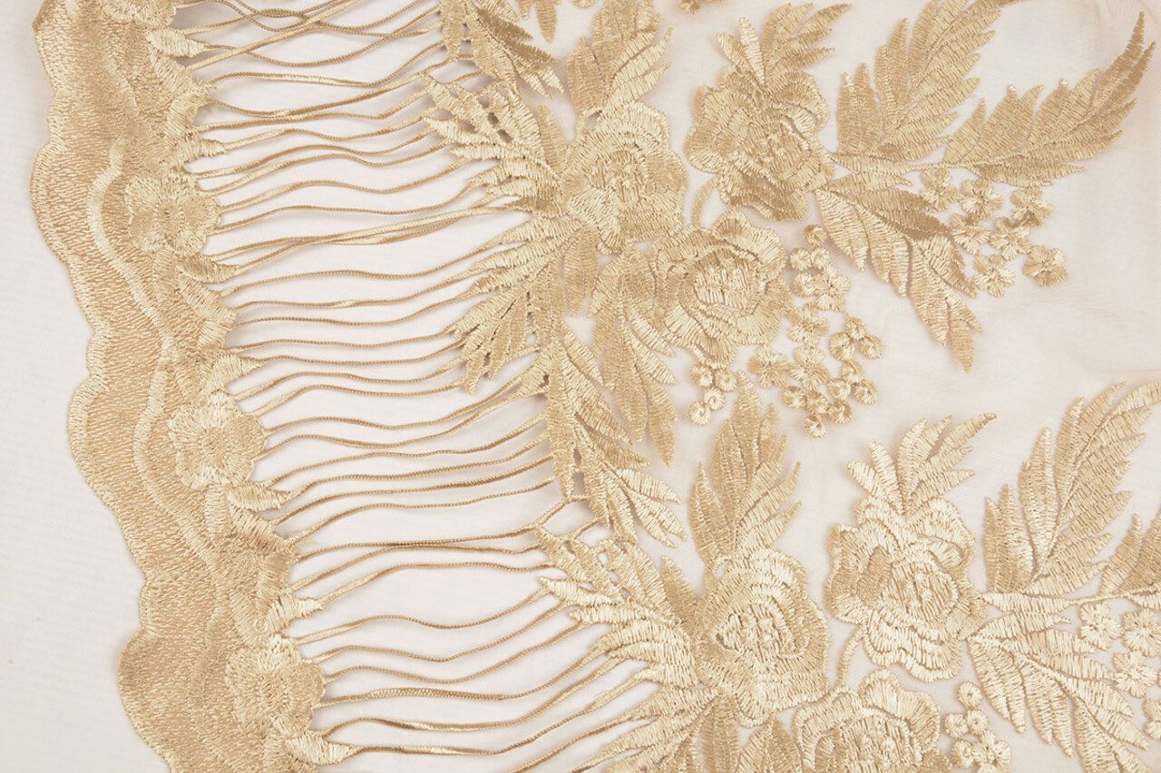 Mesh Geborduurd Agatha Goud