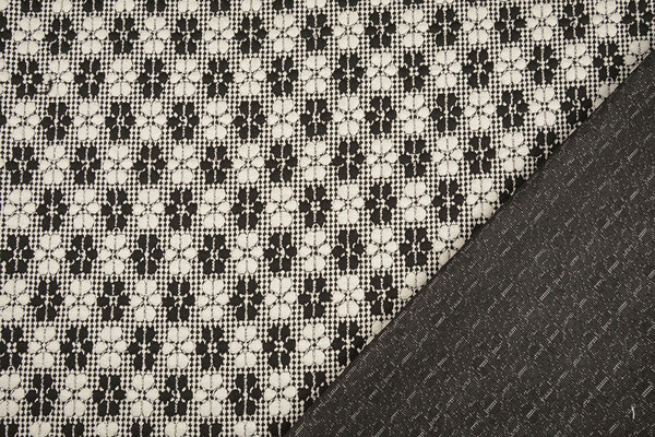A Maglia Jacquard Fiori Bianco-Nero A Maglia Jacquard Fiori Bianco-Nero