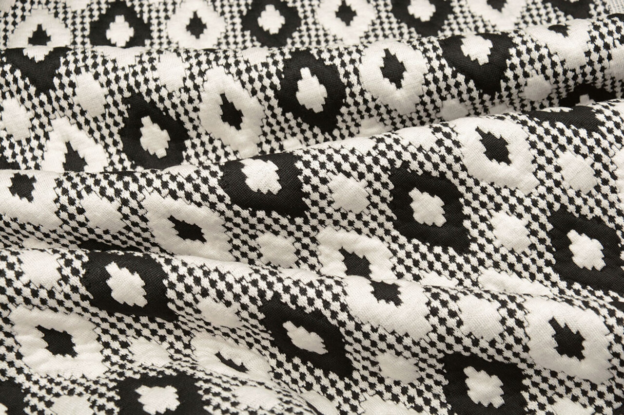 A Maglia Jacquard Quadri Bianco-Nero