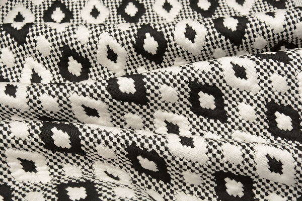 A Maglia Jacquard Quadri Bianco-Nero