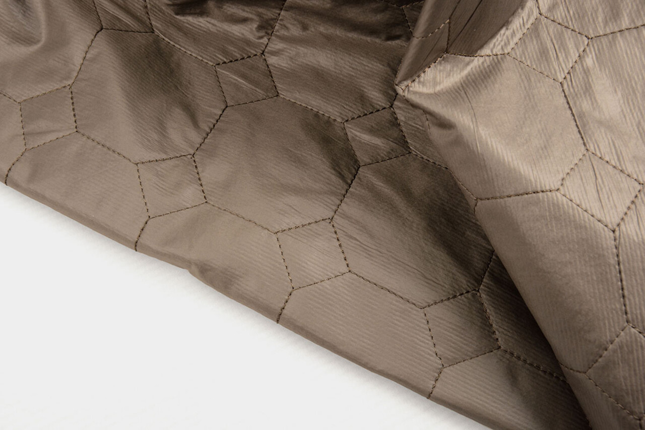 Matelassé Tissu pour Manteau Hexagoon Taupe Matelassé Tissu pour Manteau Hexagoon Taupe